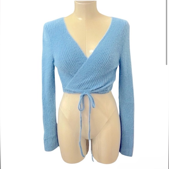 🚫SOLD🚫 NWOT Baby blue fuzzy wrap sweater sz L - Picture 2 of 7